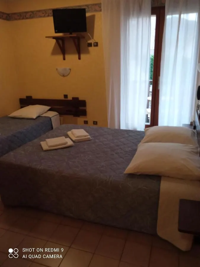 07 50 Hotel 44 Du 39 22 Tilleul Corps 2*,