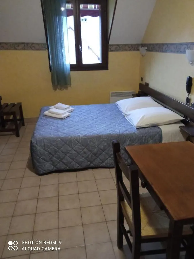 07 50 Hotel 44 Du 39 22 Tilleul Corps